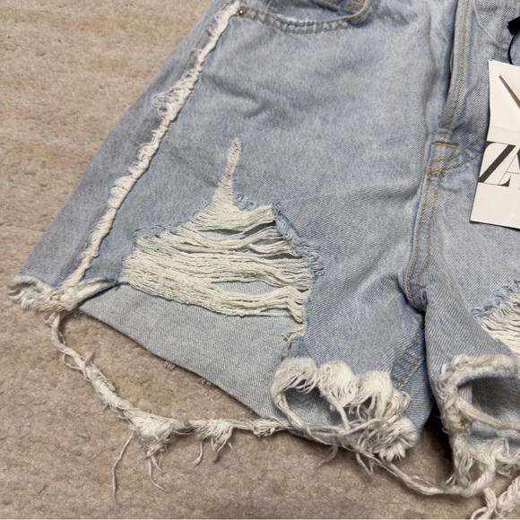 Zara Denim Shorts Womens Size 4 High Rise Light Wash Distressed Cut Off Fray Hem - Picture 3 of 9